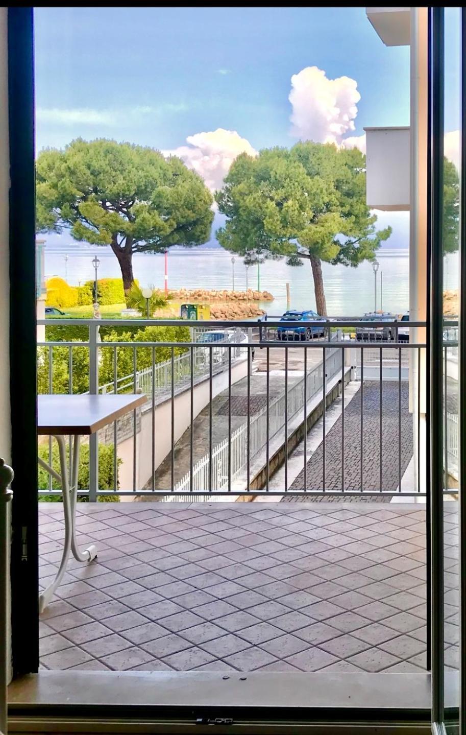Casa Caterina Lake View Holidays Apartments เปสเคียรา เดล การ์ดา ภายนอก รูปภาพ